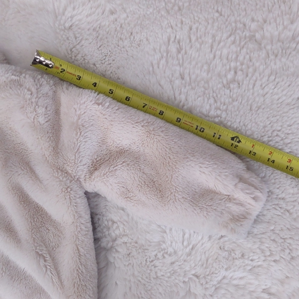 NIKE Cream and Black Fuzzy Jacket - Picture 15 of 16